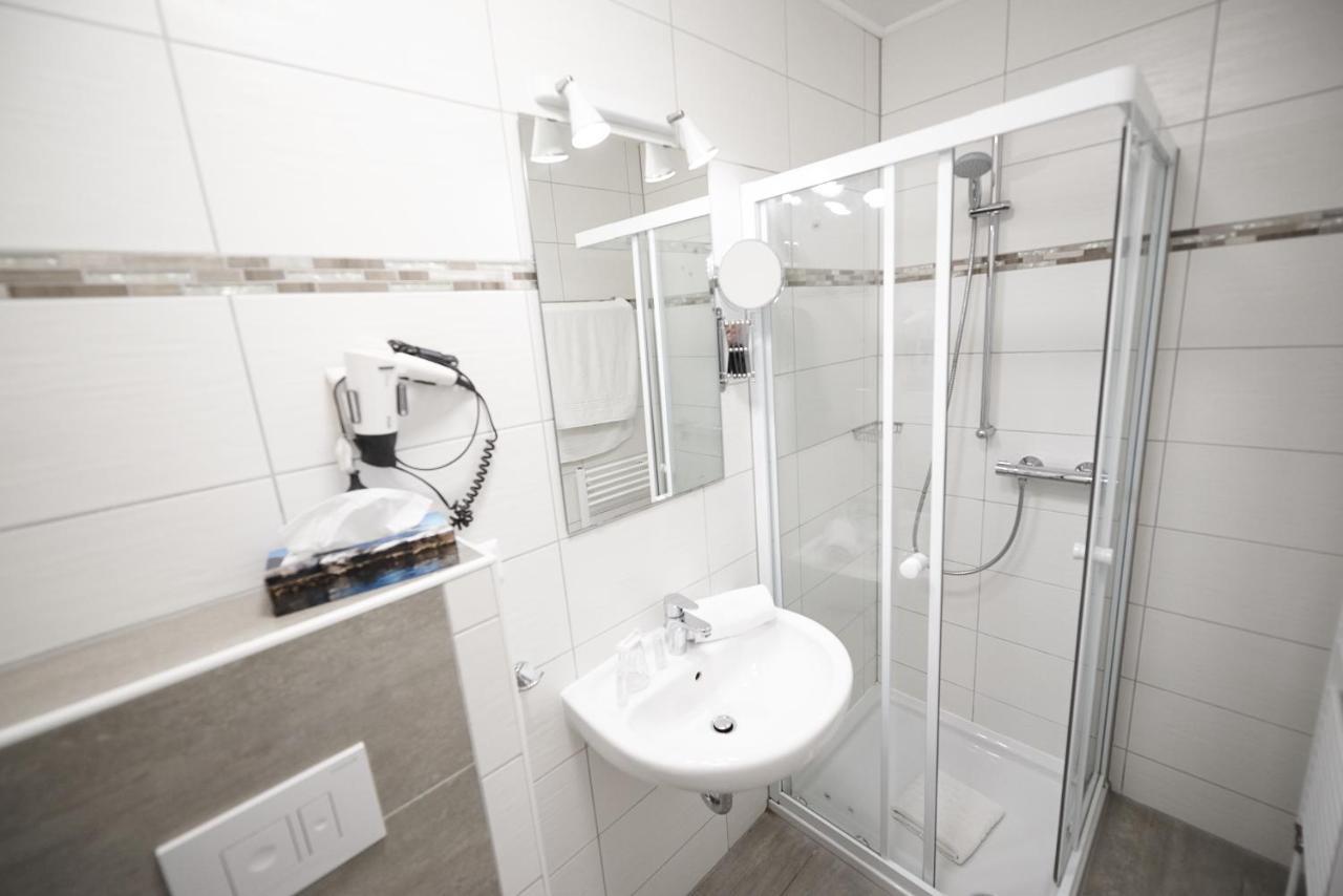 Hotel Wurster Kroog Бремерхафен Экстерьер фото